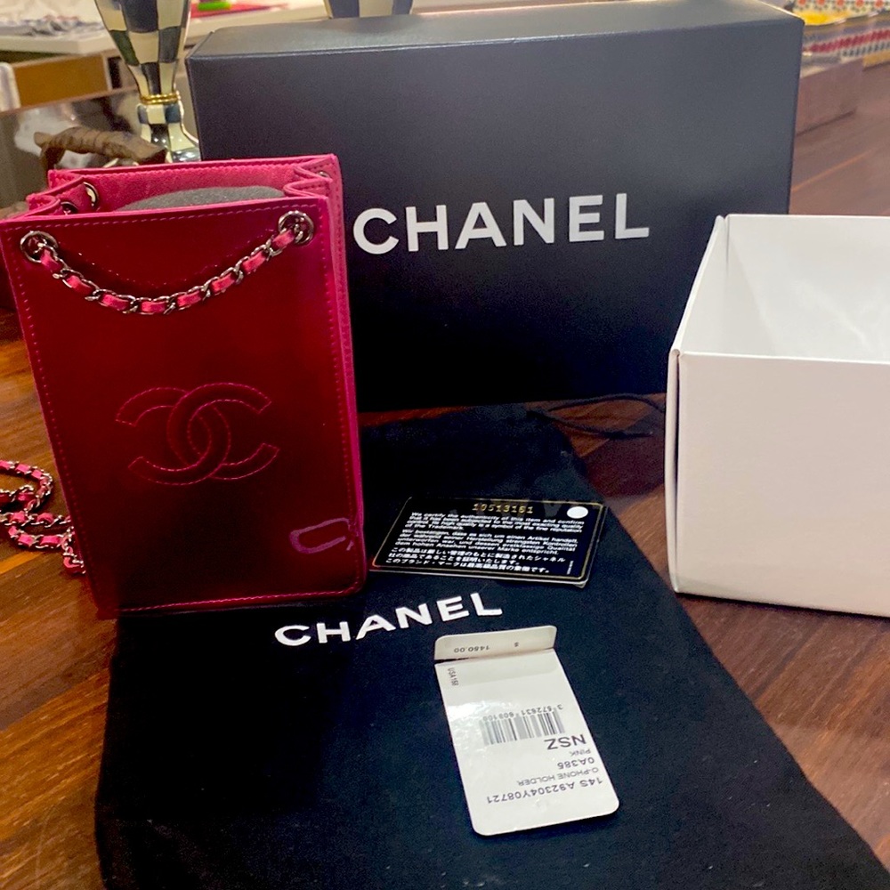 NWT CHANEL O PHONE HOLDER .